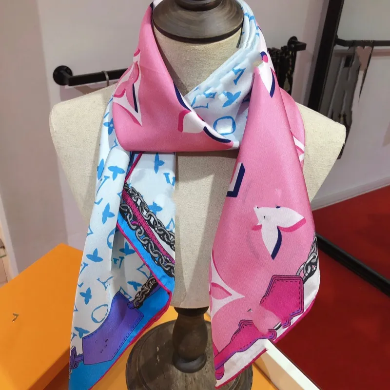 2024Fashion Brand Designer Silk Scarf Women Monogram huvud halsdukar fyrkantig silke twill pashmina halsdukar sjalar med taggar födelsedagspresent lätt att matcha mjuk beröring