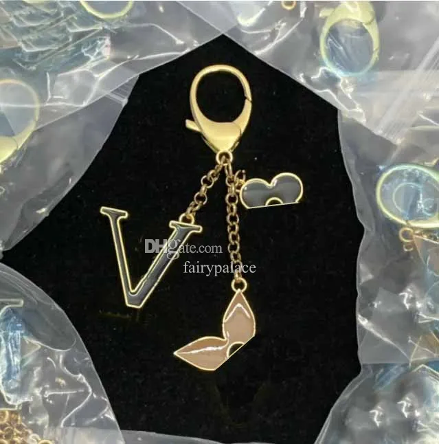 V Letters Designers Keychains Pendant Keychain Top Car Key Chain Buckle Jewelry Keyring Påsar Dekoration Hängen utsökta gåva