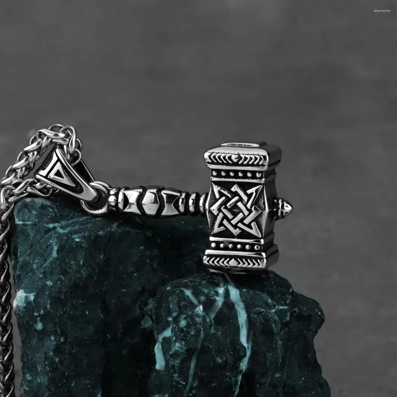 Collares colgantes Mitología nórdica Viking Thor's Hammer Collar para hombres Acero inoxidable Punk Celtic Nudo Joyería al por mayor