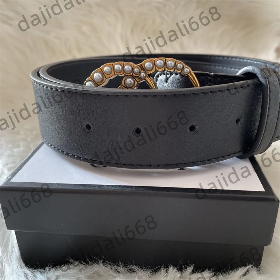 Avec ceinture de boîte Designers Classic Big Ceinture à boucle solide Hommes Véritable Cuir Dames Homme Casual Lettre Boucle Lisse Femmes Cuir Be299C