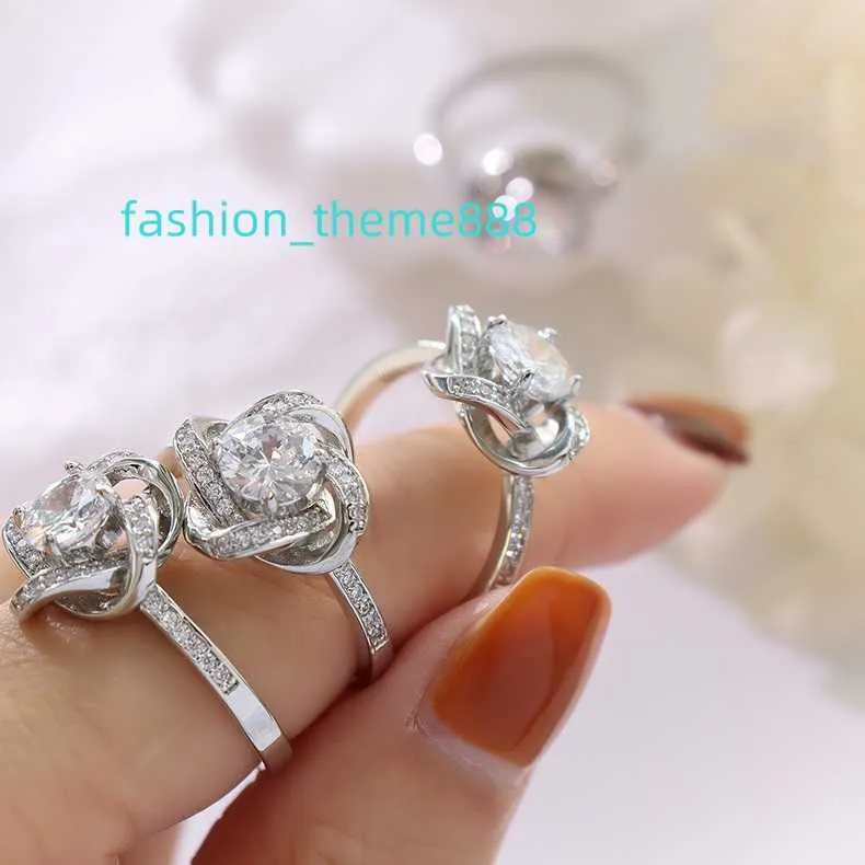 American Wedding Jewelry Stylish Silver Plated Rings unika design Glänsande zirkonring Mässing Förlovningsringar för kvinnor