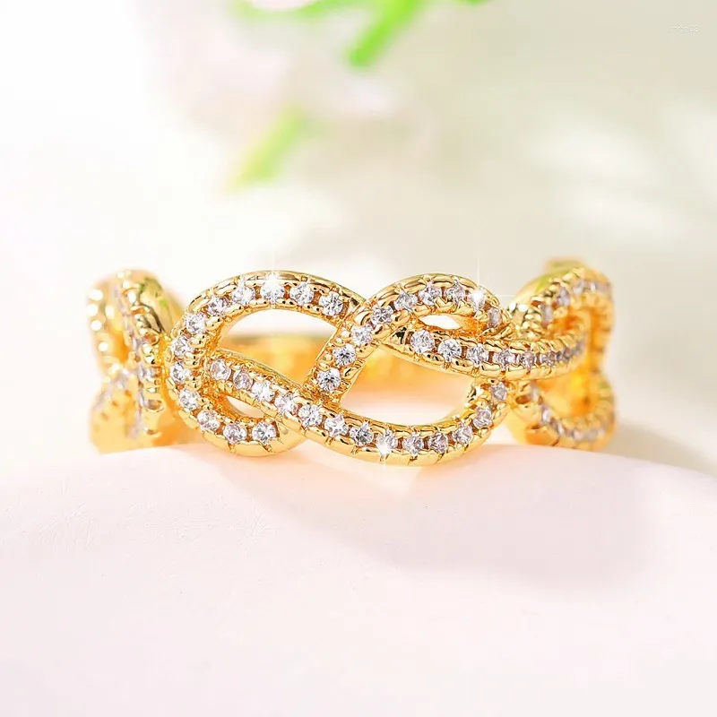 Cluster Rings European och American Light Luxury Full Diamond Chain Wrapped Ring Women's Fashion Heavy Industry Atmosphere