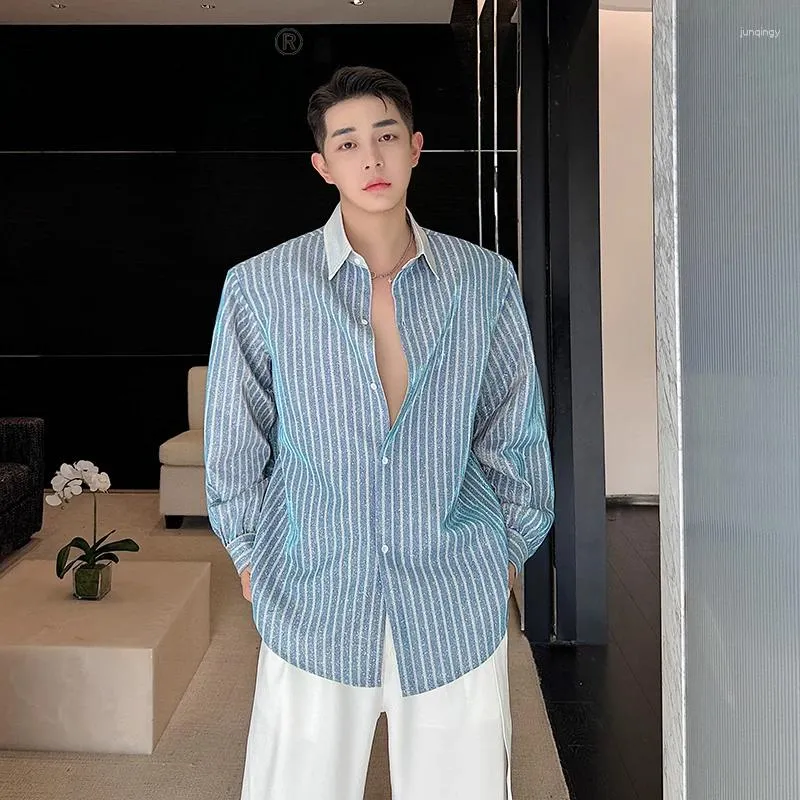 Herrklänningskjortor Noymei Koreansk stil randig skjorta Turn-down krage lång ärm temperament fashionabla all-match kontrastfärg topp
