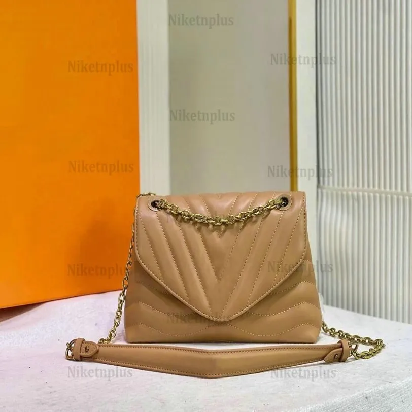 New Wave Chain Bag MM avec sac à bandoulière à serrure magnétique Sac à main en cuir matelassé en forme de V Sac à rabat en cuir lisse pour femme Shoulder279H