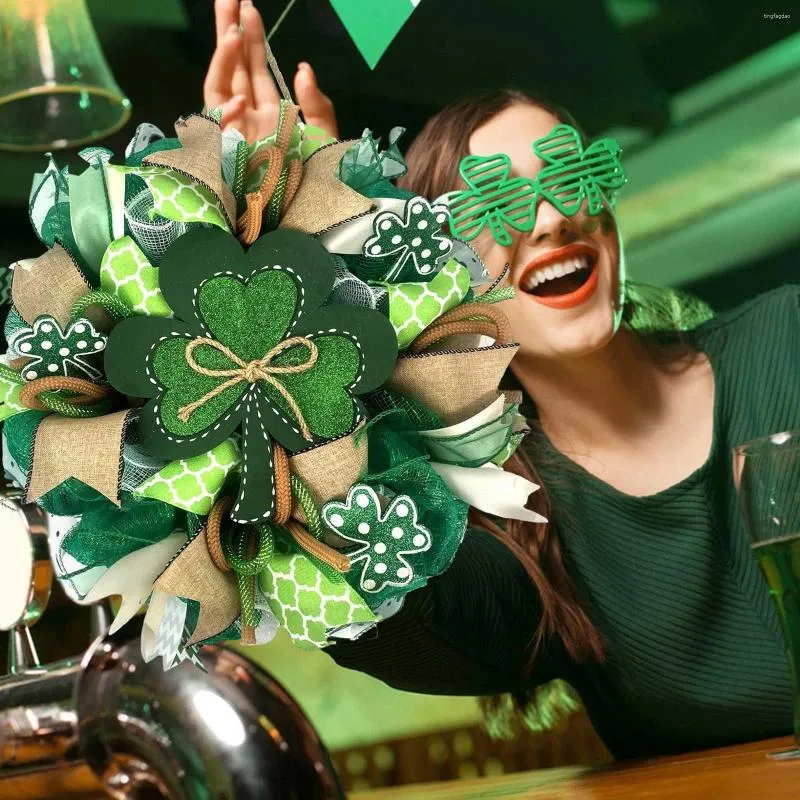 Flores decorativas Corona del día del festival irlandés para la puerta principal Malla verde de San Patricio de 16 pulgadas con coronas de primavera con cinta LuckyLeaf