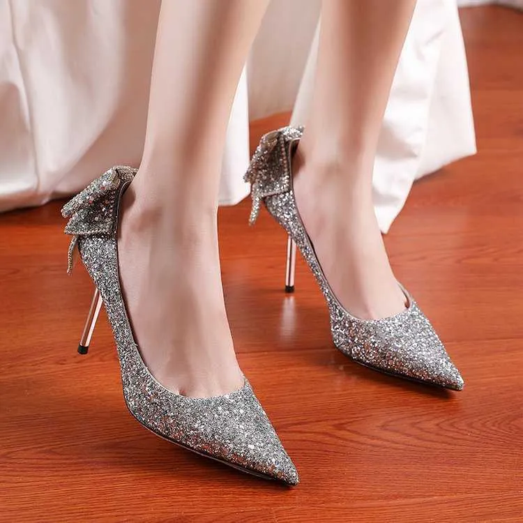 Kvinnor klänning skoess bröllopskor sommaren nya kristall smala klackar stora spetsiga grunt mun hög enkelvatten diamant brud