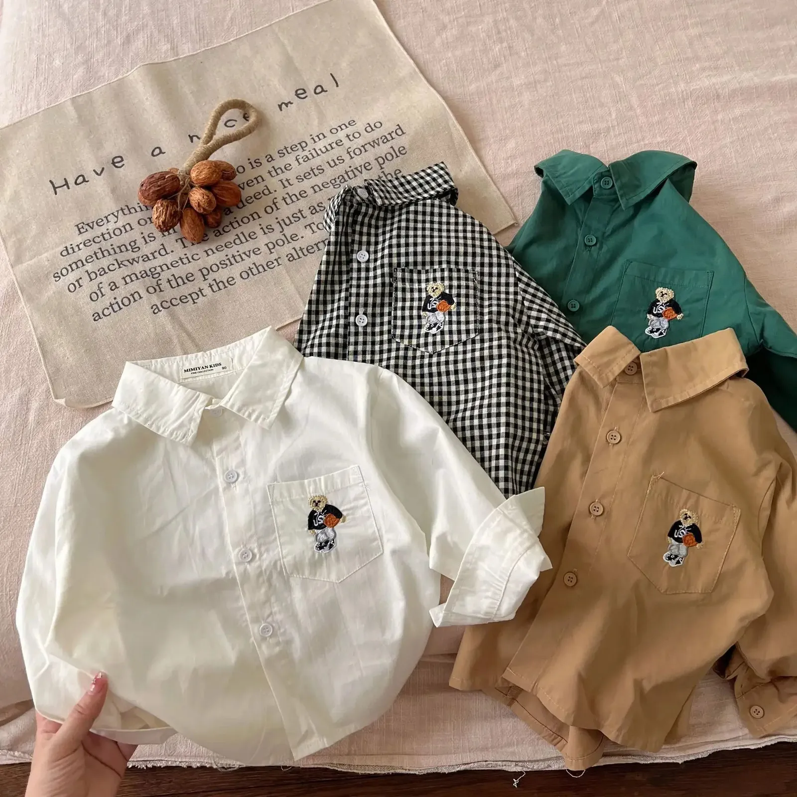 子供服秋の男の子の女の子韓国ベアシャツベビー刺繍トップボーイズシャツ高品質240219