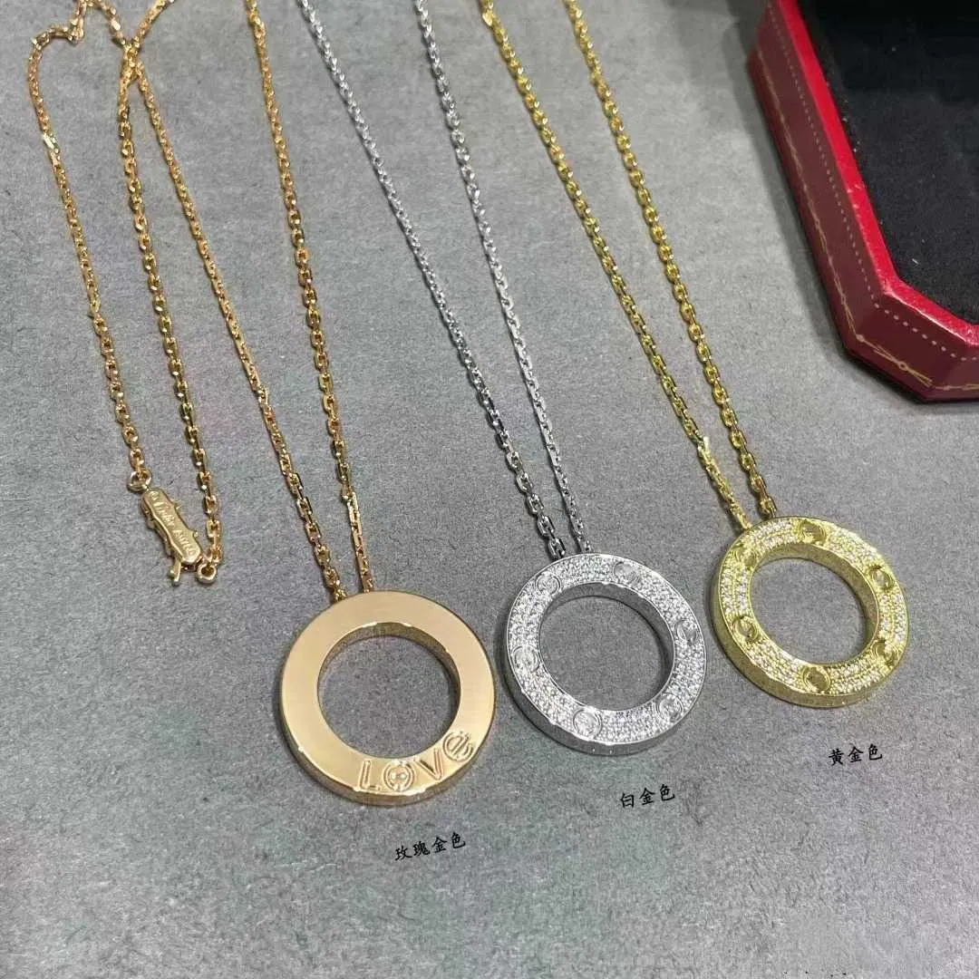 C Necklace High Edition V-Gold Card Family Round Cake Necklace Womens Classic LOVE Series Round Collar Chain with Diamonds but Without Diamonds Fashion Pendant