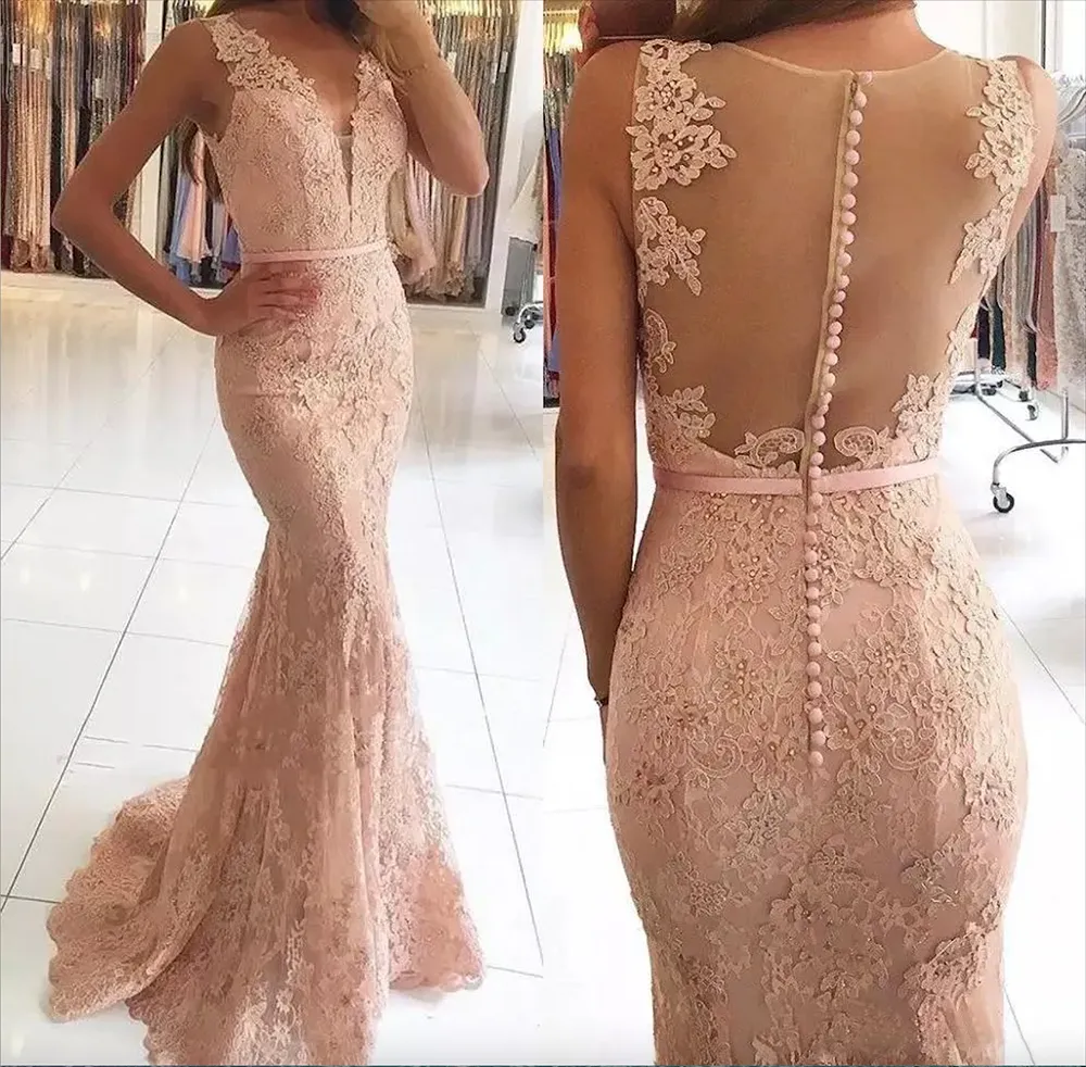 2024 Champagne Blush Mermaid Prom Dresses Modest V Neck With Beaded Spets Fishtail Aftonklänningar Sexig illusion Back Billiga festklänningar