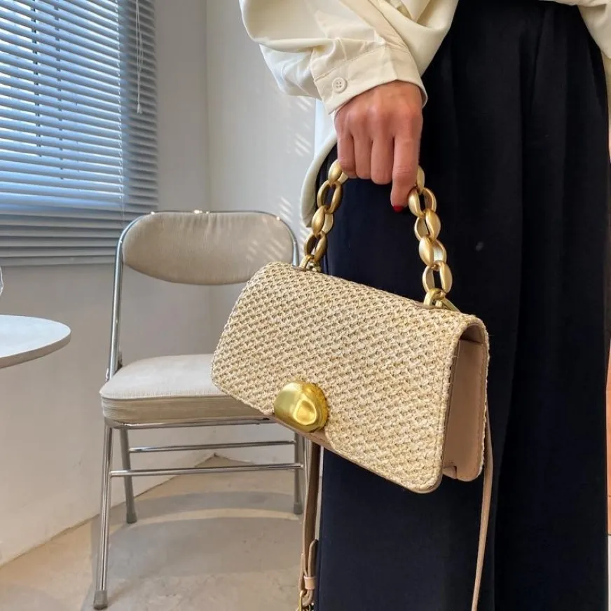 Cross Body Petits sacs à rabat en paille pour femmes 2021 Été Chaîne épaisse Sac à main Voyage Plage Vacances Bohême Épaule Bandoulière Panier 275W