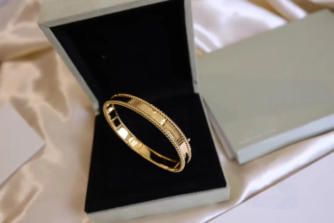 Topkwaliteit gouden bedelarmband cadeau voor vrouw Designer Retro armband met diamant Zilveren handgemaakte gepolijste diamanten handtekening armband V-goud 18k met doos