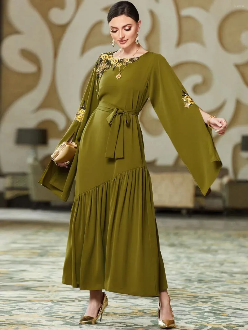 Etniska kläder Islamiska marocko Muslimska Fashion Army Green Mellanöstern Extra långa ärmar Tunga broderier Applique Dress Dubai