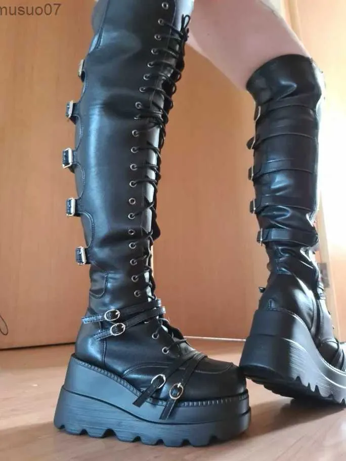 Sapatos de vestido Marca Design Tamanho Grande 43 Cadarços Cosplay Motocicletas Botas Fivelas Plataforma Cunhas Salto Alto Coxa Botas Altas Mulheres ShoesL2402