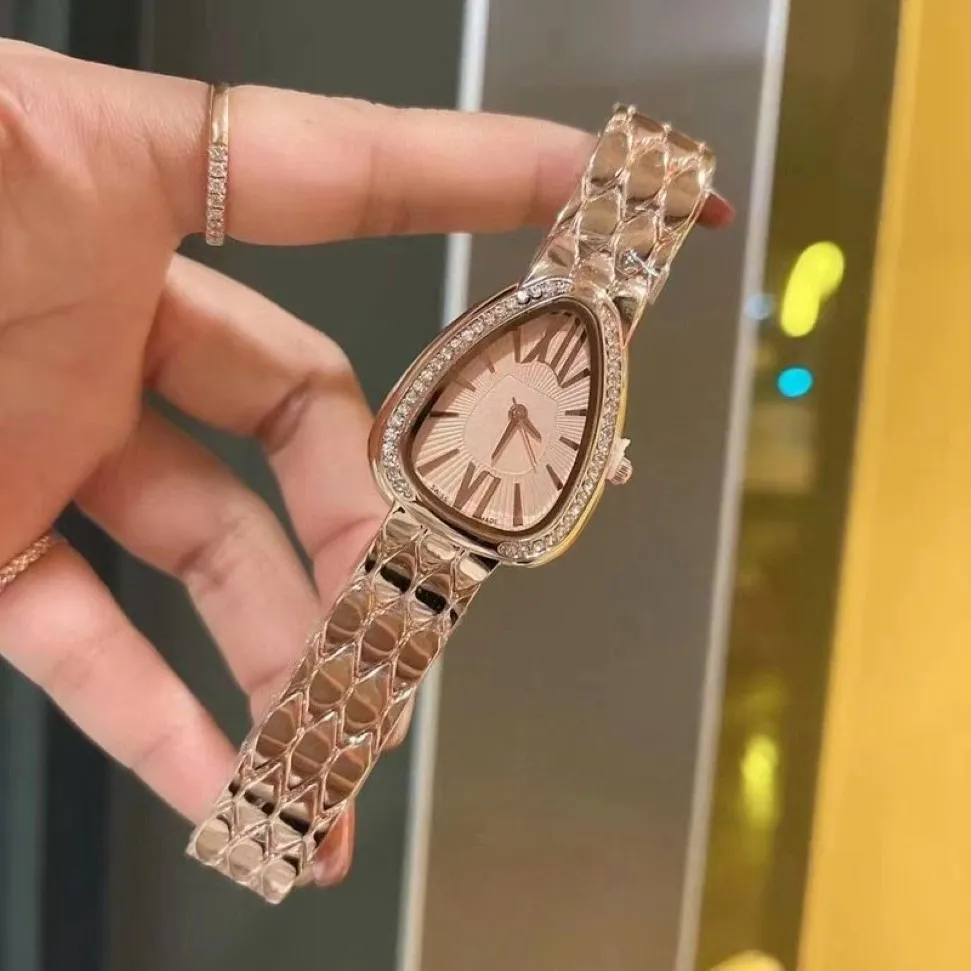 2021 orologi di lusso da donna di alta qualità Serie tre punti Orologio al quarzo da donna Orologio europeo con cinturino in acciaio di marca superiore Moda Rose2675