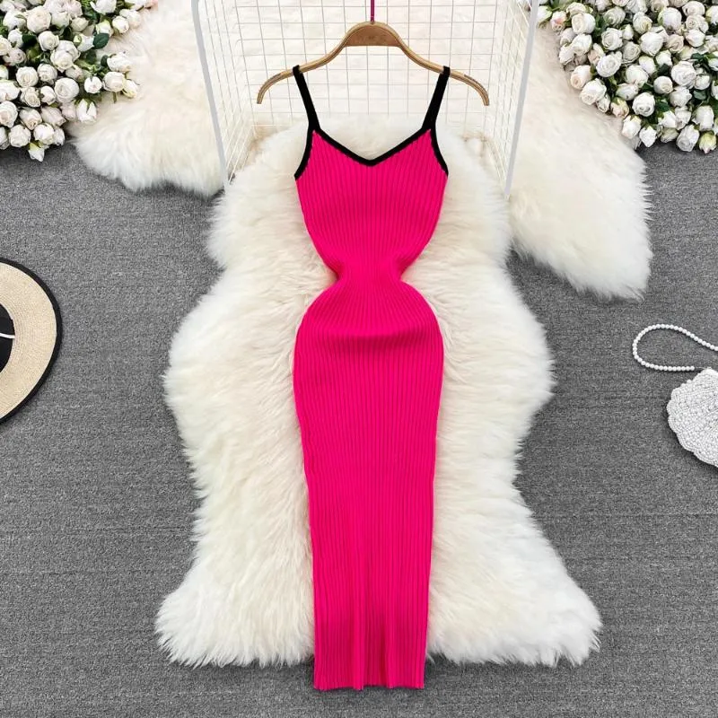 Casual Dresses Women Knit Dress Summer Sexig V-ringad ärmlös Bodycon Ladies Fashion Korean Sheath Midi Vestidos