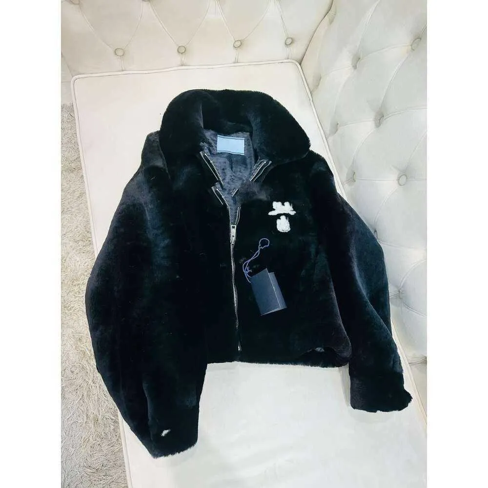 Women's Fur Designer Women's Jacket Leboard Girls' Jacket Fashionable and Warm Thickened Artificial Zipper Down Coat Winter and Autumn Plush Fur One Piece Coat