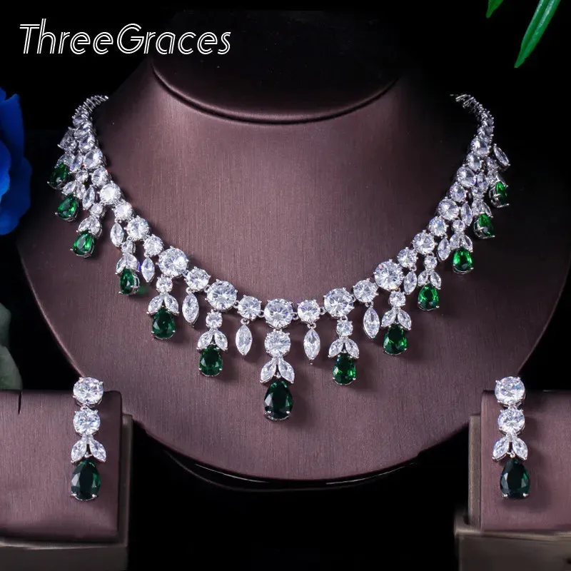 ThreeGraces Luxury Green CZ Orecchini in pietra Collana Set Brillante Big Long Drop Abito da sposa Gioielli per donne JS256 240220