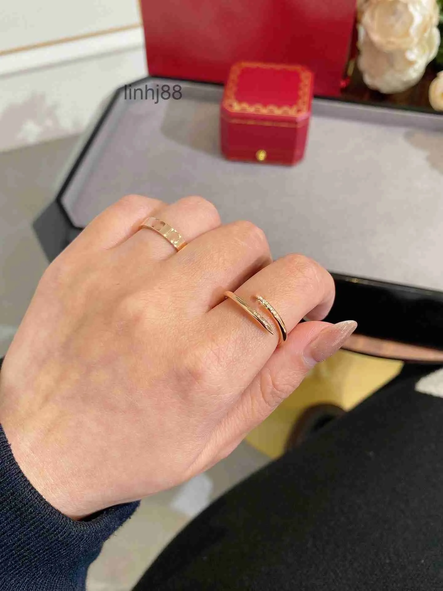 Кольца-кольца Роскошное дизайнерское кольцо с тонкими ногтями Кольцо с бриллиантом высшего качества для женщин и мужчин Гальваника Классическое премиальное розовое золото с BoxA7Y8