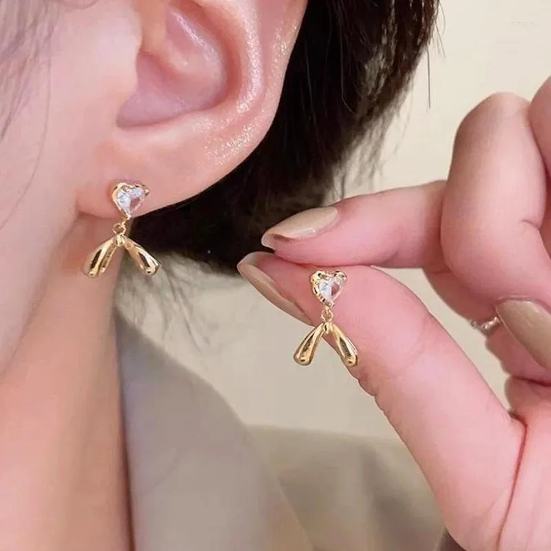 Orecchini a bottone Y2K Zircone Cuore per donne Ragazze Dolce ciondolo carino Piccolo amore Colore oro Accessori per piercing all'orecchio Gioielli di moda