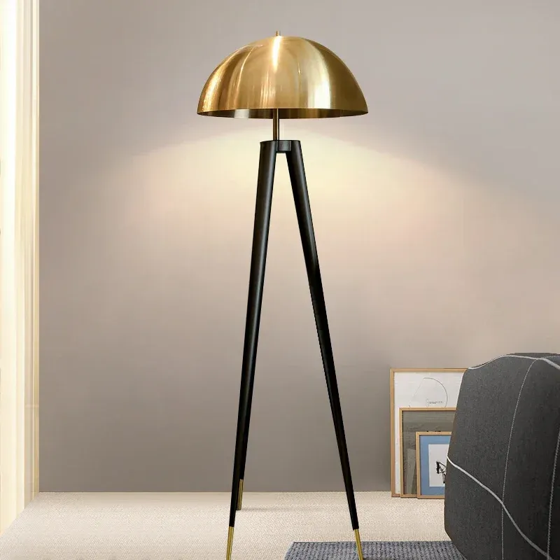 Lampada da terra moderna nordica con testa a fungo Designer Galvanotecnica Rame Decorazioni per la casa Lampada da comodino per camera da letto a luce da terra a LED