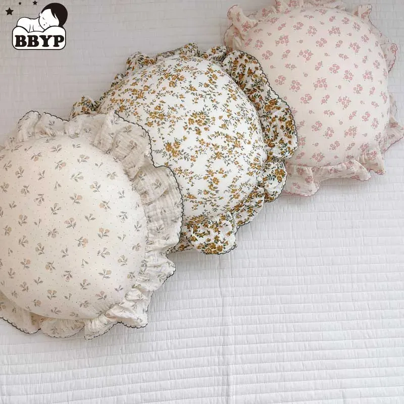 Travesseiro redondo de algodão floral coreano para bebês com babados de musselina almofada para crianças travesseiros de cama para bebês quarto 240220