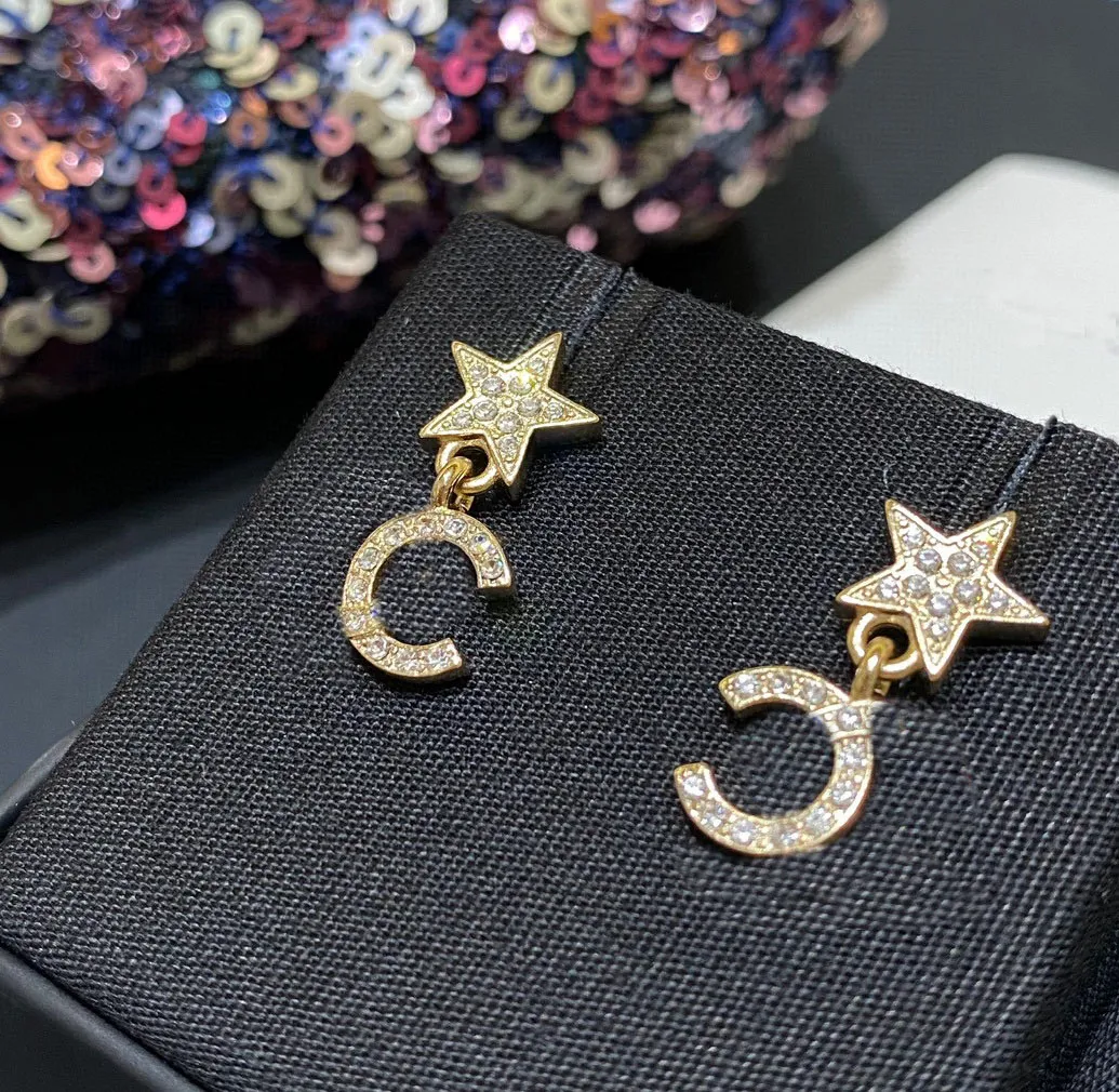 Boucle d'oreille de luxe de qualité 2024 avec diamant et motif étoile en plaqué or 18 carats avec boîte à tampons PS3229