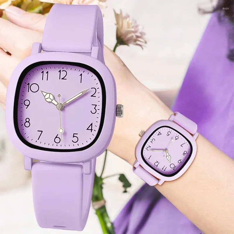 Bilek saatleri moda kadınlar saat Noel hediyesi için silikon kuvars izle Sevgililer Günü bayanlar saatler