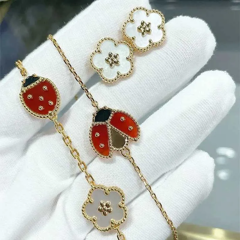 Charm Armband K Gold Armband Womens Lucky Flower Spring Ladybug Fashion Luxury Brand Jewelry Set Valentines Day Gift Pulseras Nyligen ingick J240226