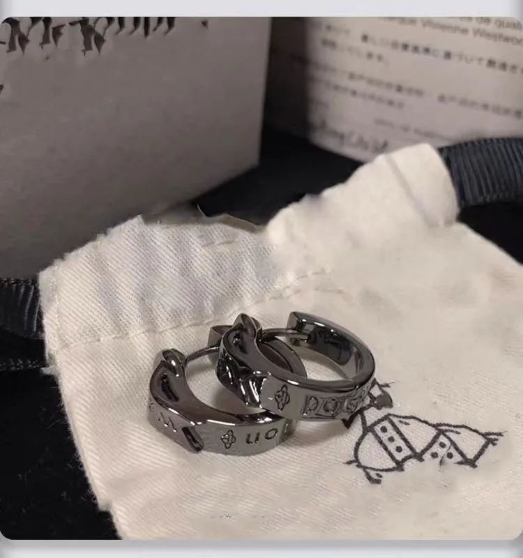 Дизайнерские серьги с пряжкой на ремне Saturn Модные мужские маленькие круглые серьги с логотипом Женские высококачественные серьги-кольца с серебряным пигментом