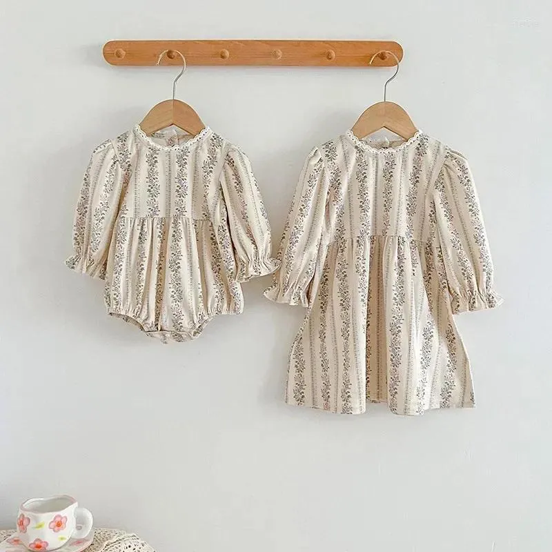 Flickaklänningar romper systrar som matchar barn vintage blommig tryckserie klänning spädbarn korea bomullsutrustning kläder barn bodysuits