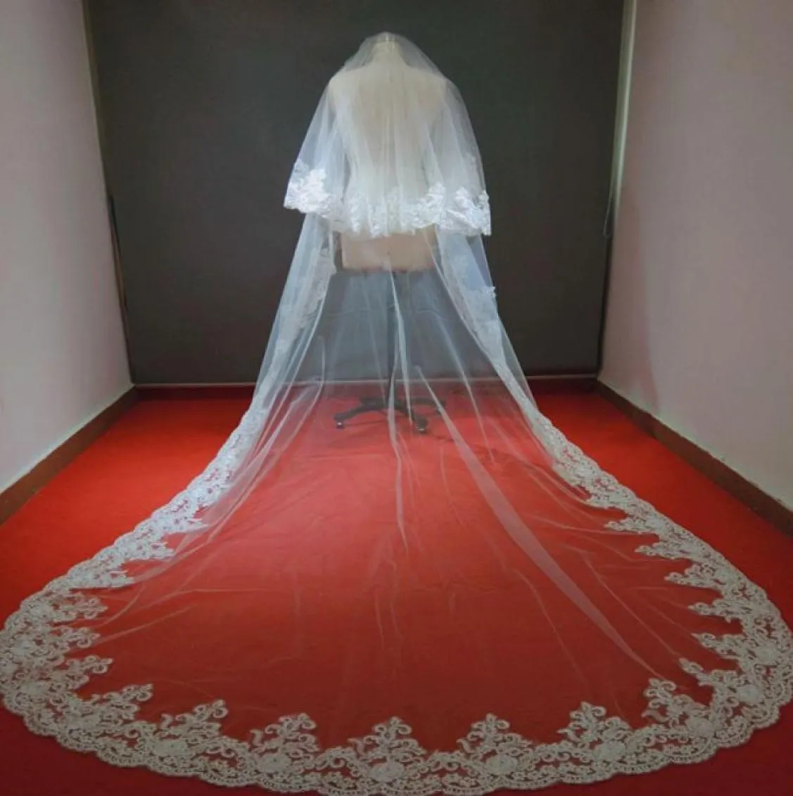 Image réelle Zuhair Murad 2 niveaux de long 3 M 15 M cathédrale dentelle appliques voiles de mariée voile de mariage avec peigne accessoires de mariage 1994670