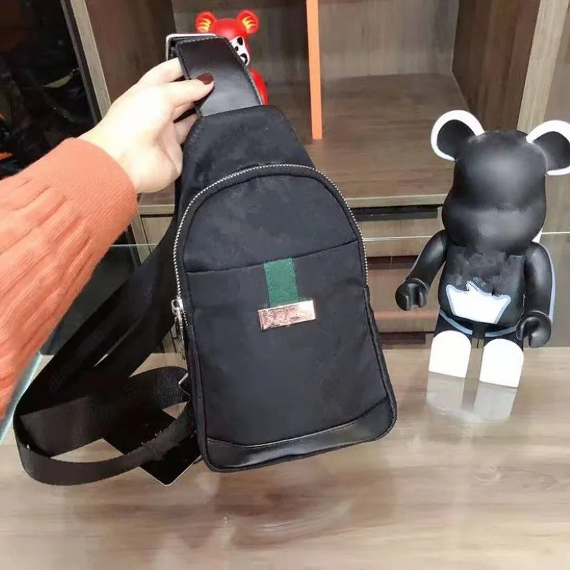 Il nuovo moda del pacchetto toracico maschio Han Edition Oblique Unisex Cross Body Bag Bag Shole Leisure Small Backpack303n