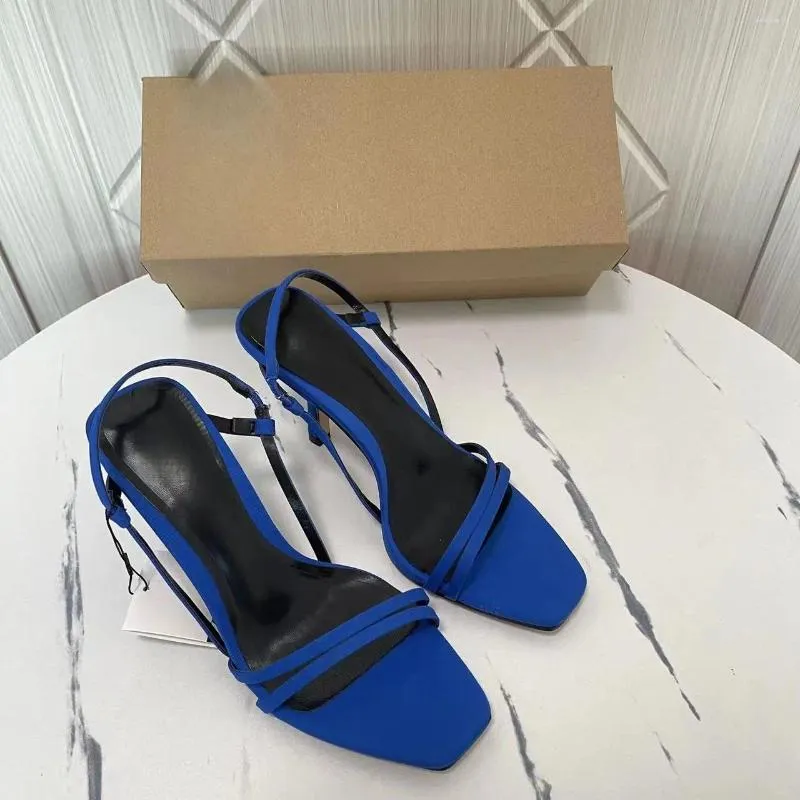 Scarpe eleganti Quadrato Punta aperta Temperamento Socialite Tacchi alti francesi per le donne Dimagrisce tutto con un tacco sottile Sandali con una linea