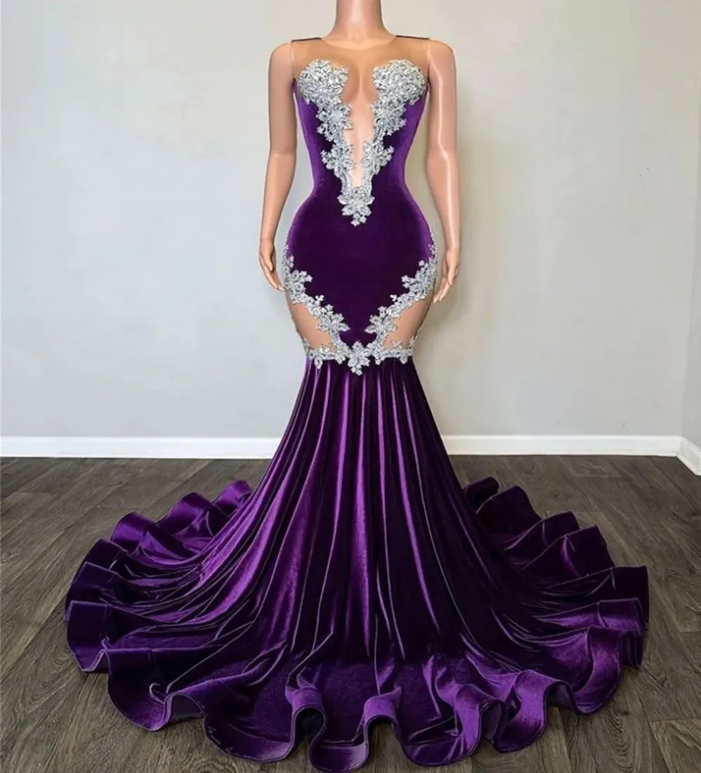 Eye-catching Prom Dresses With Lace Appliques & Beadings Eye-catching Prom Dresses With Lace Appliques & Beadings