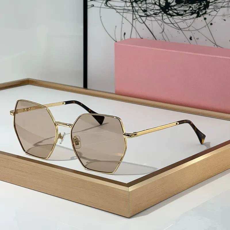 Sonnenbrille für Frauen Mui Mui Sonnenbrille Geformte Sonnenbrille 2024 Neuer europäischer amerikanischer Stil Metall Leichte Rahmen Süße Outdoor-Brille Damenbrille