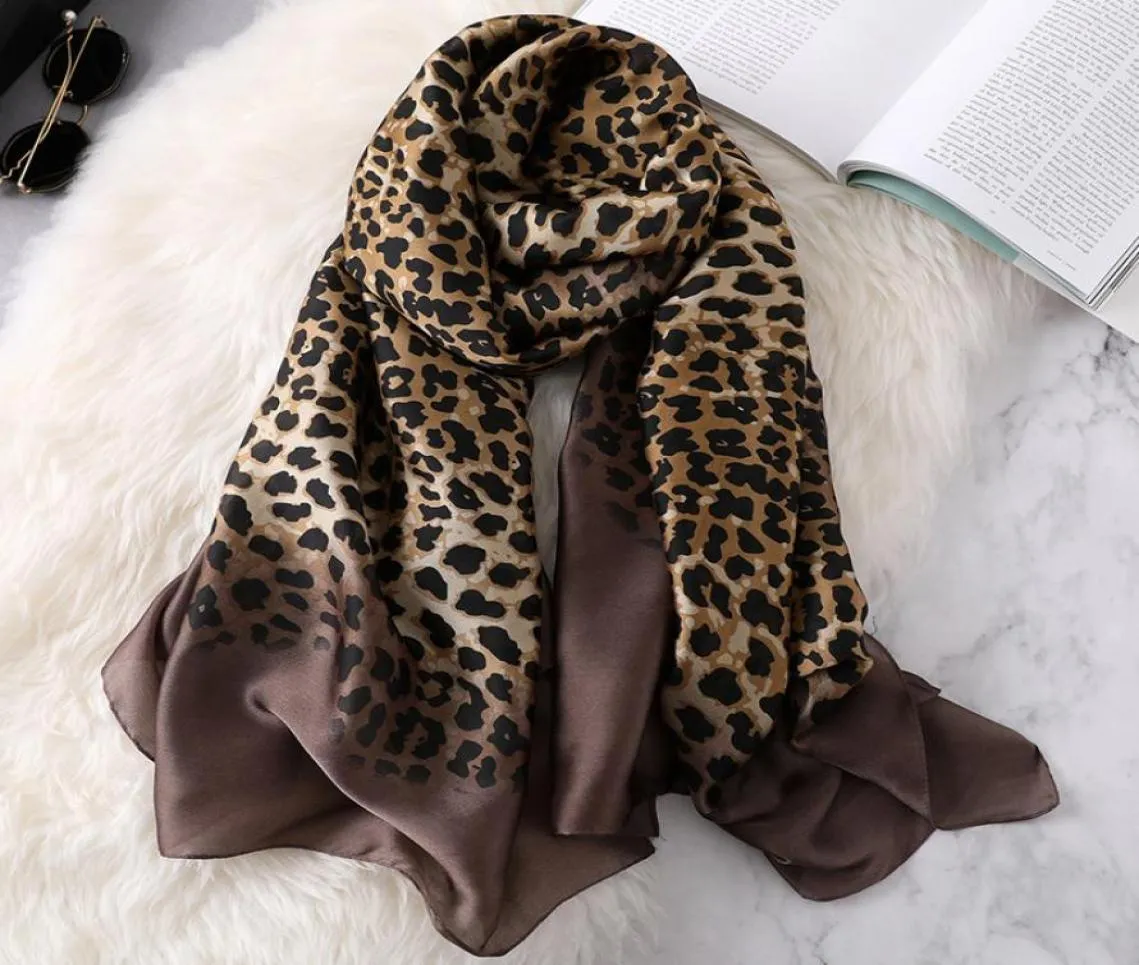 Görsel Akslar Vintage Leopar İpek Eşarp Kadınlar Sonbahar Kış Markası İpek Pashmina Shawl Folard Ladies Fashion Head Hicep Eşarpları 183416672