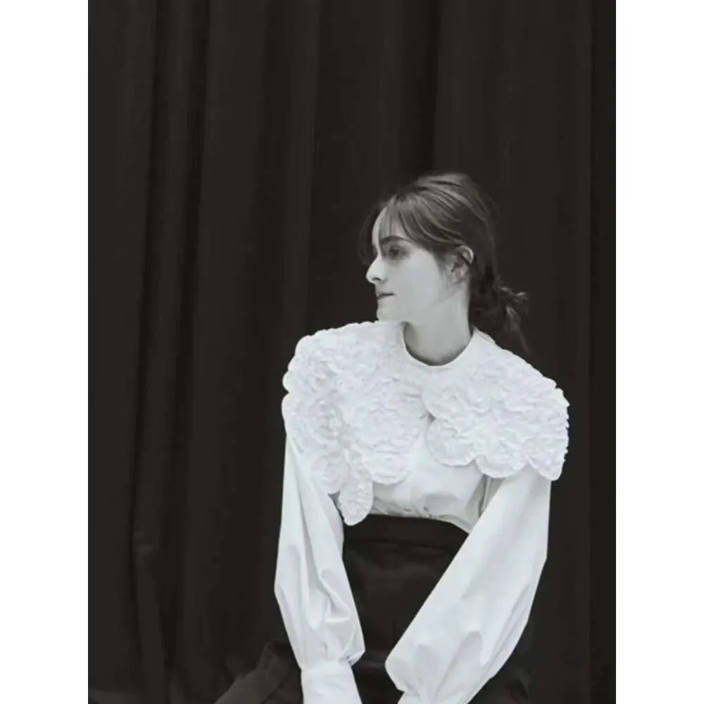 Camicia petalo 3D Camicetta elegante da donna con maniche a lanterna Colletto bambola bianco e nero Top monopetto F226130