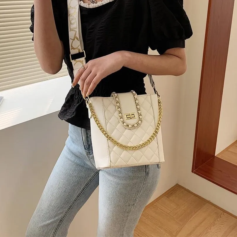 Cross Body Diamond Lattice Bucket Crossbody Bags for Women Quilted Chain Shoulder with Wide Strap Ladies Simple White Handbag217D