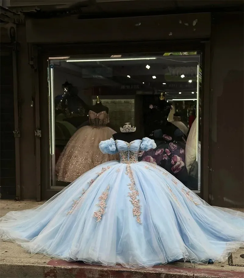 새로운 도착 스카이 블루 볼 가운 Quinceanera 드레스 코트 기차 구슬 레이스 꽃 아플리케 스위트 16 댄스 파티 가운 322