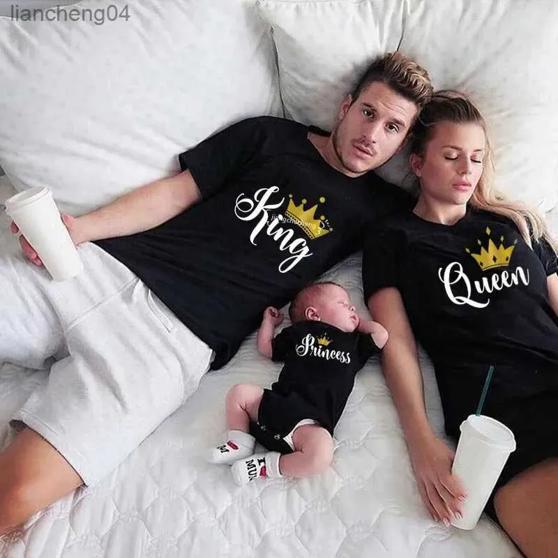 Bijpassende familie-outfits 1pc Grappig Koning Koningin Prins Prinses Familie bijpassende T-shirts Gouden Kroon Print Vader Zoon Moeder en Dochter Shirts Baby-outfits