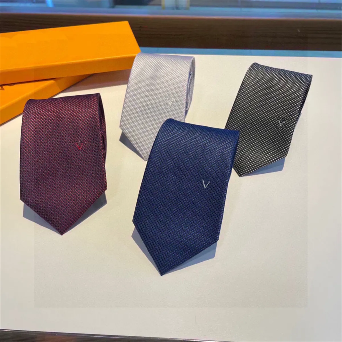 Designer de haute qualité Cravate avec boîte Hommes Cravate Design Hommes Cravates Mode Cravate Rayures Motif Broderie Luxurys Designers Cravates d'affaires boîte