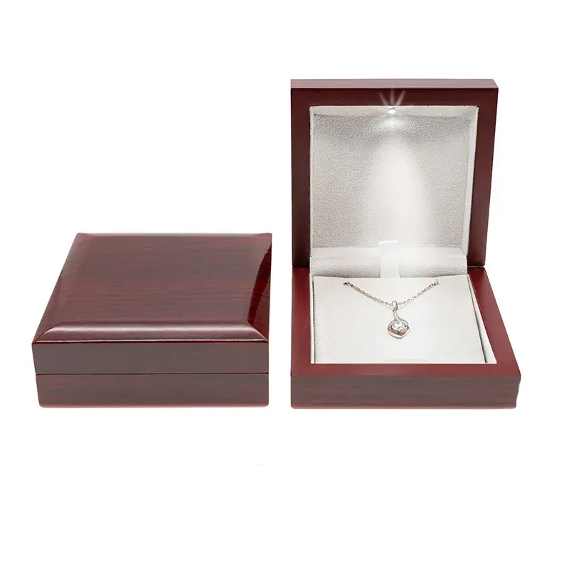 Wyświetl nowe przybysze drewniane pudełko na wisiorka na obrączkę z LED światła małe biżuteria biżuterii