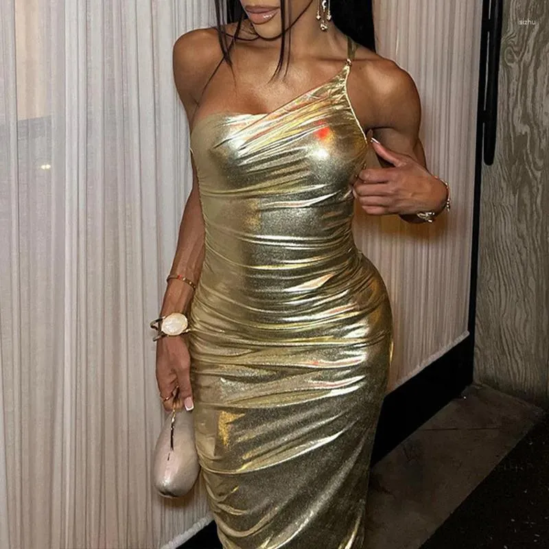 Vestidos casuais ouro metálico um ombro simples encantador feminino festa vestido de noite sem mangas sexy slim fit plissado comprimento médio