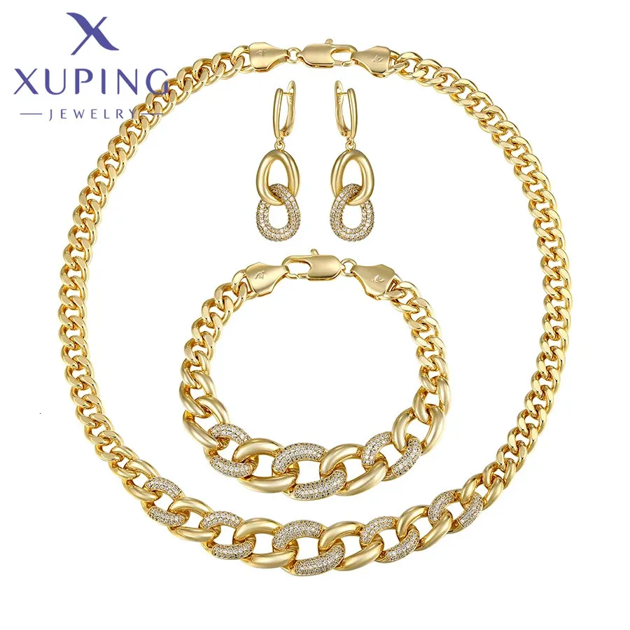 Xuping Jewelry Fashion Charm Chapado en oro Tres colores de metal Collar Pendiente Pulseras Conjunto para mujer Regalo de fiesta de Navidad 240220