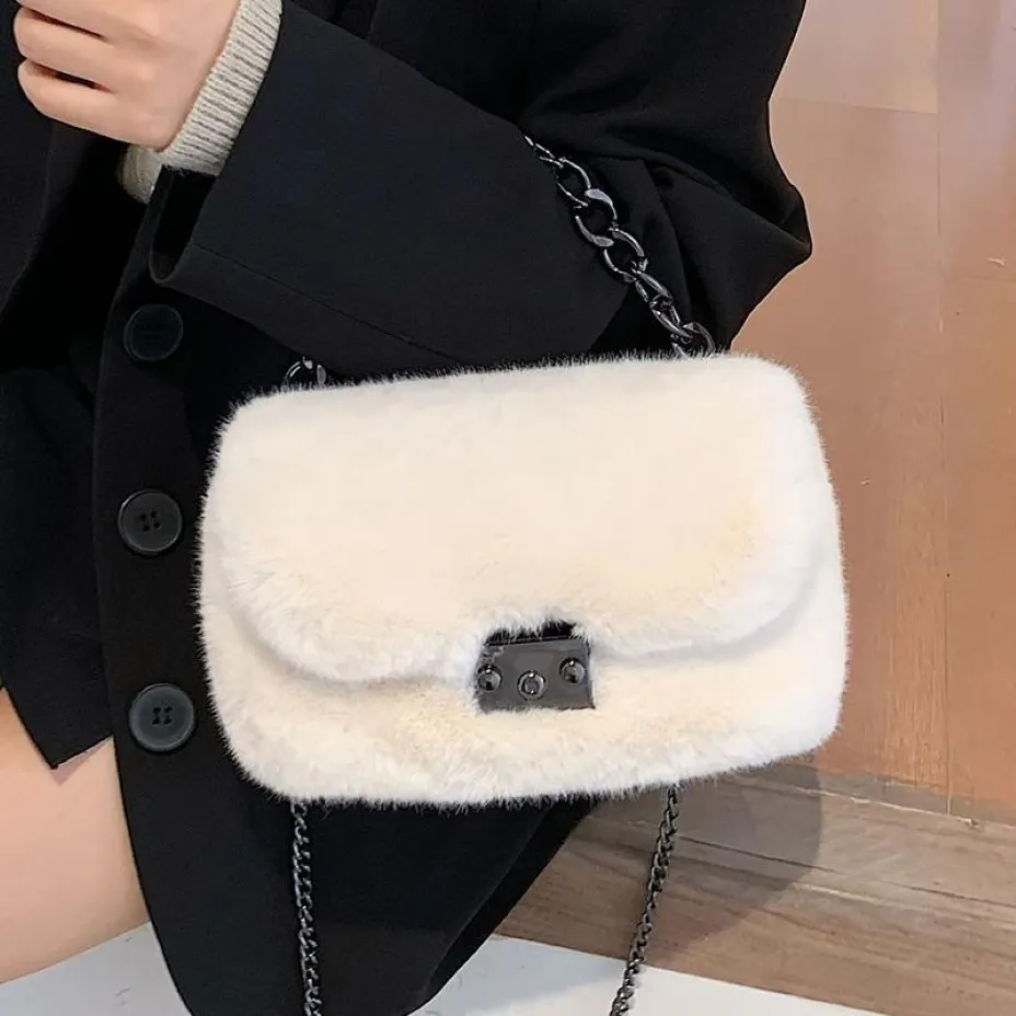 Axelväskor mycket me 2021 mode kvinnors messenger väska söt kawaii faux päls crossbody kvinnlig casual handväskor vinterkedja213o