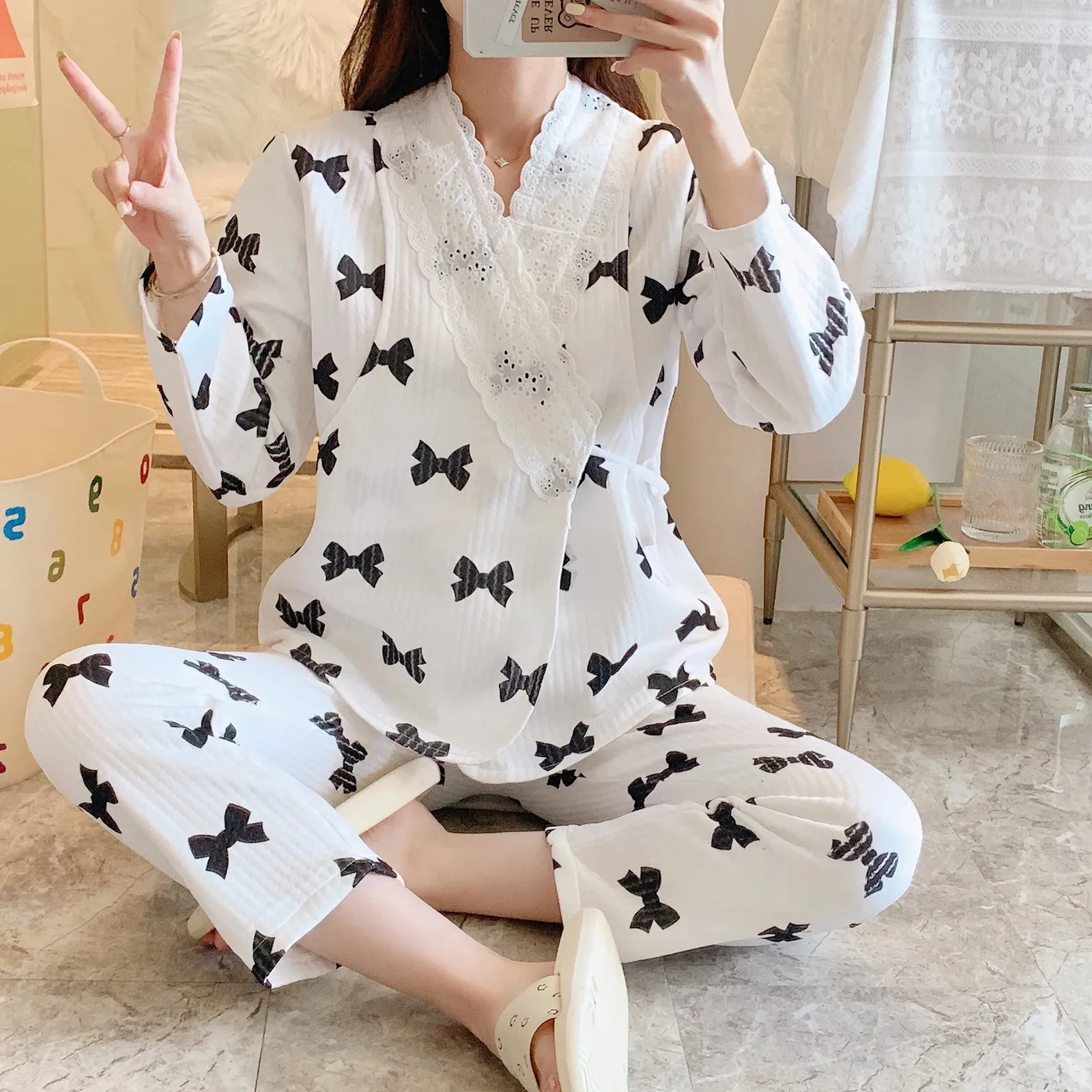 Mode Black Bowknot Tryckt omvårdnad Jacketslong byxor Moderskapskläder Set Winter Tjock Warm Pregnancy Cotton Pyjamas Suits 240219