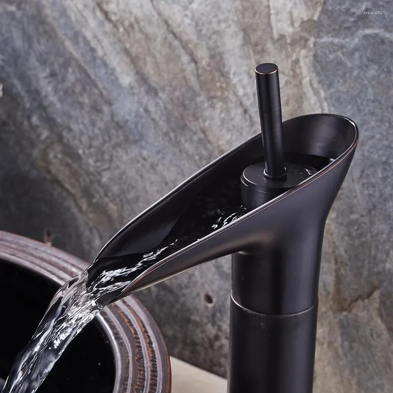 Rubinetti per lavandino del bagno Lavabo interamente in rame sopra lavabo Rubinetto antico nero a cascata per lavabo e acqua fredda