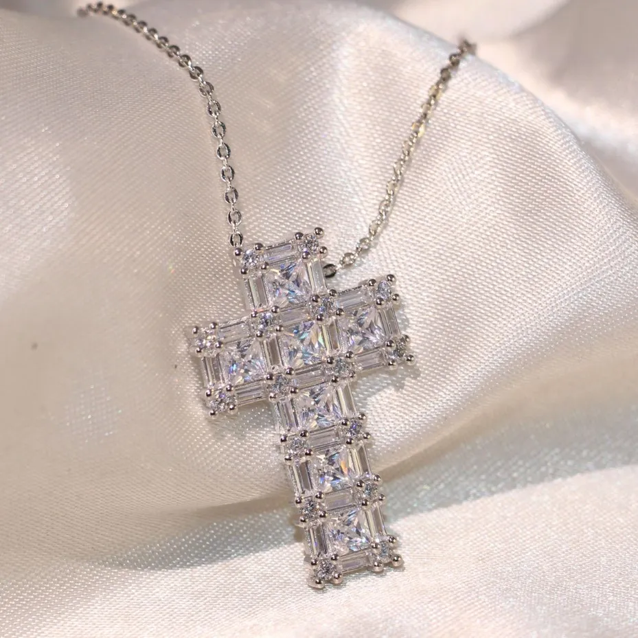 2018 New Arrivic Top Sellose Luxury Jewelry 925 Sterling Silver Six Princess Cut 5A Cuubic Zirconia Cross PendantチェーンネックレスF272Z