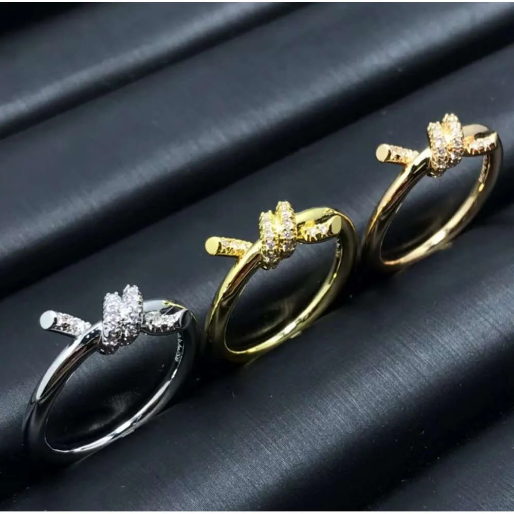 Gioielli per la casa T di alta qualità Argento puro V Oro Materiale Moda Semplice Versatile Stile Pendolare Anello con nodo con diamanti TEtiffanyismi