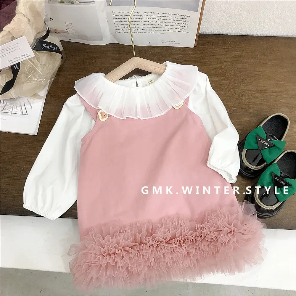 2024 Frühling und Herbst Kinder und Mädchen 2PCS Kleidung Set Spitze Ausschnitt Hemd Bär Gaze Saum Schultergurt Kleid Baby Mädchen Kleidung Kinder Grill Set 240225